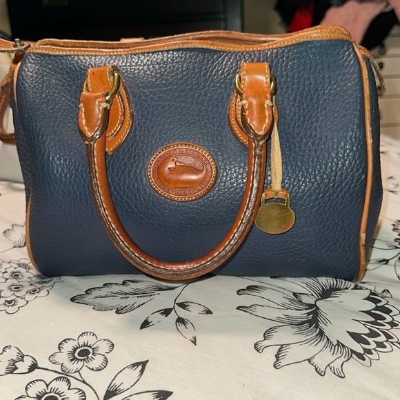 Dooney & Bourke Handbags - Vintage Dooney & Bourke speedy